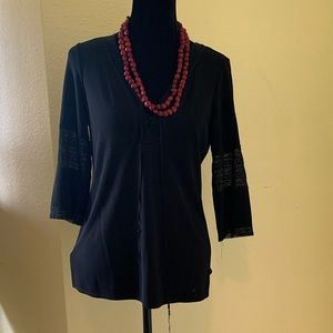 Blk Matte Jersey tunic w lace neckline/sleeves